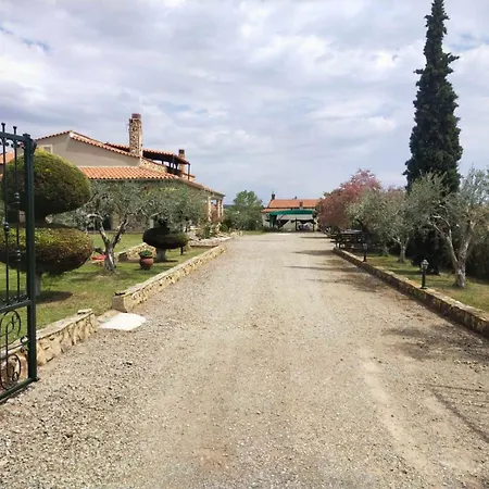 Villa Golden Twins' 1 *