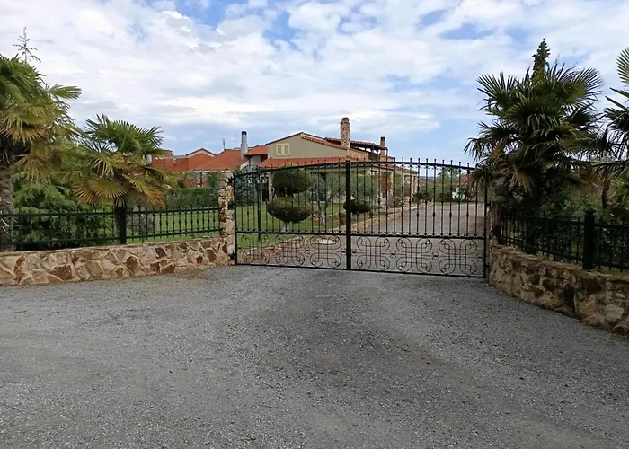 Villa Golden Twins' 1 *