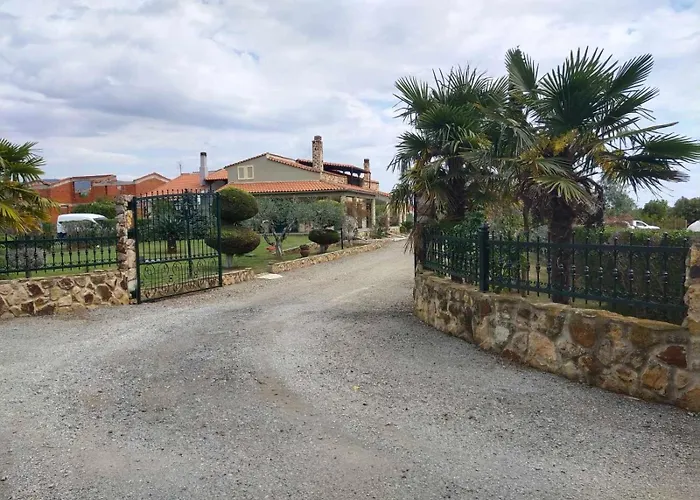 Golden Twins' 1 Villa *