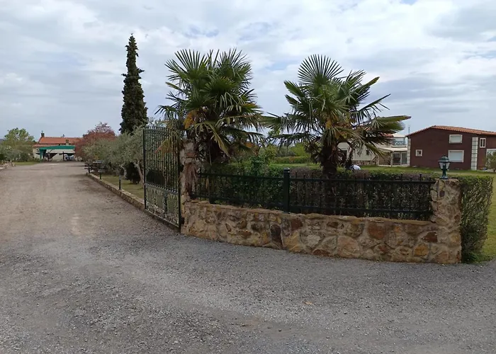 Villa Golden Twins' 1