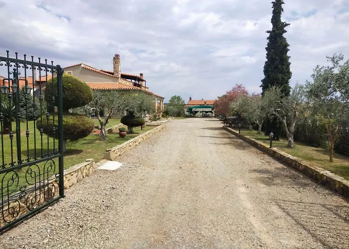 Villa Golden Twins' 1 *