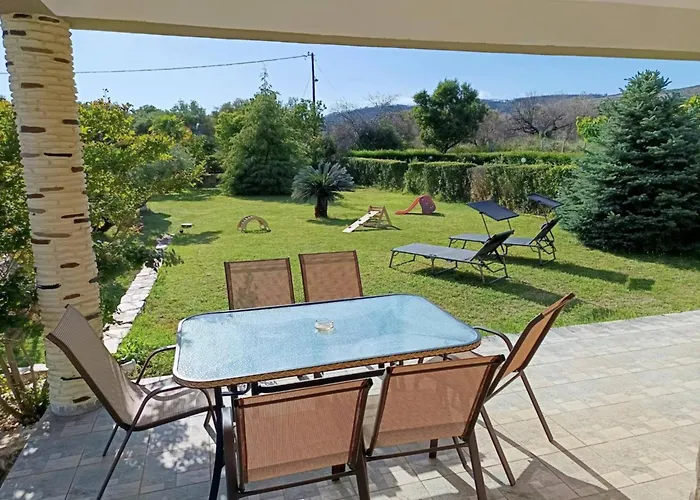 Villa Golden Twins' 1 *